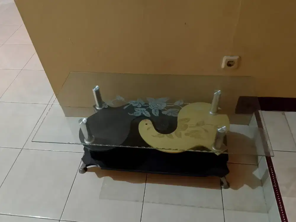 Meja Kaca Bekas