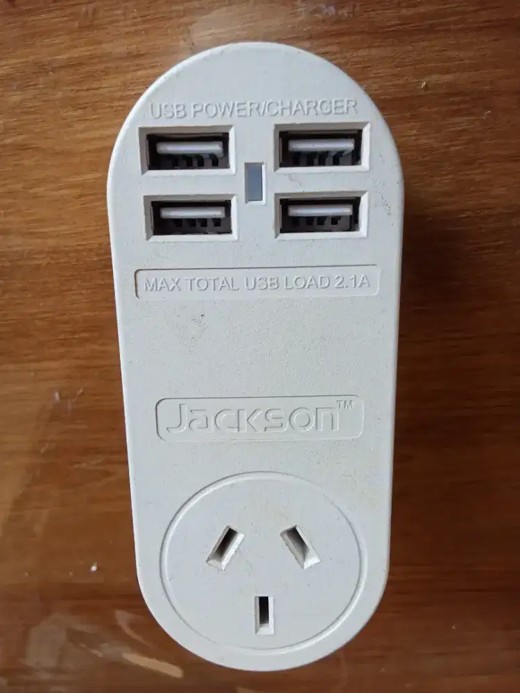 JACKSON Stop Kontak dan 4 x USB Charger l, 4 Amp, COD Cijantung Dsk