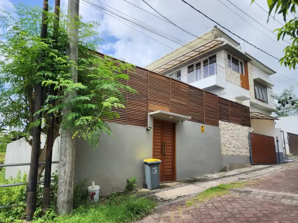 BUC Villa 4 Beds 2 Lantai di Ungasan Badung