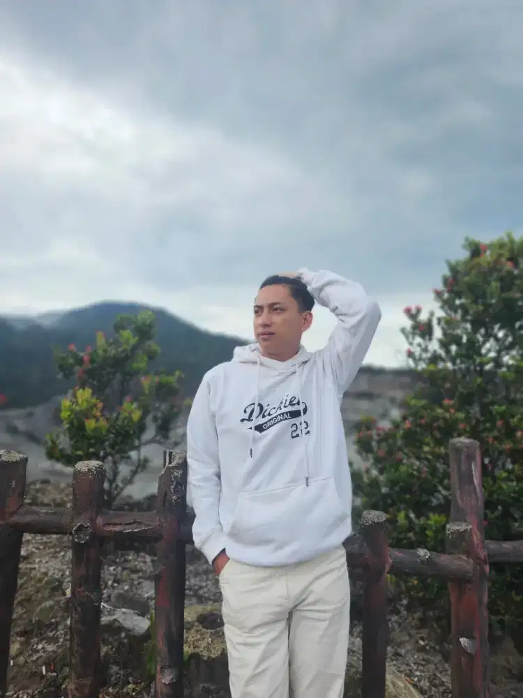 Irfan usia 22 tahun Cari loker apa saja sopir pribadi kalo ada