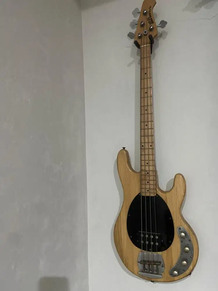 Bass Guitar Ernie Ball Music Man