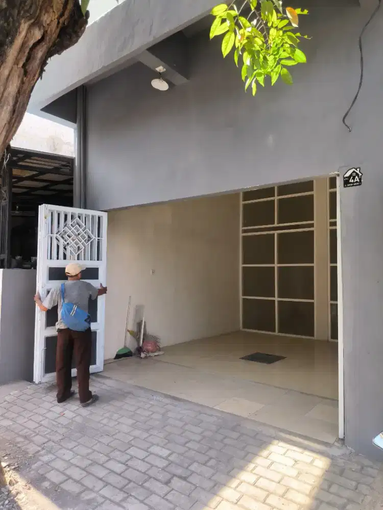 Dikontrakkan rumah strategis di Karah Agung Surabaya