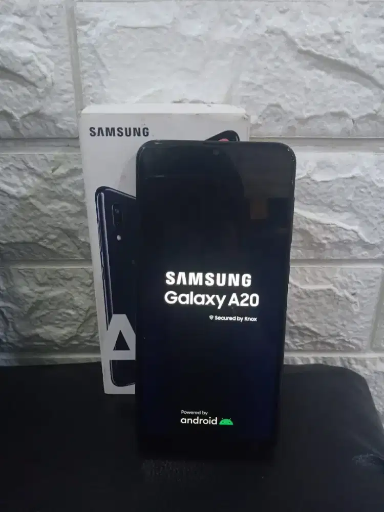 Handphone Samsung A20