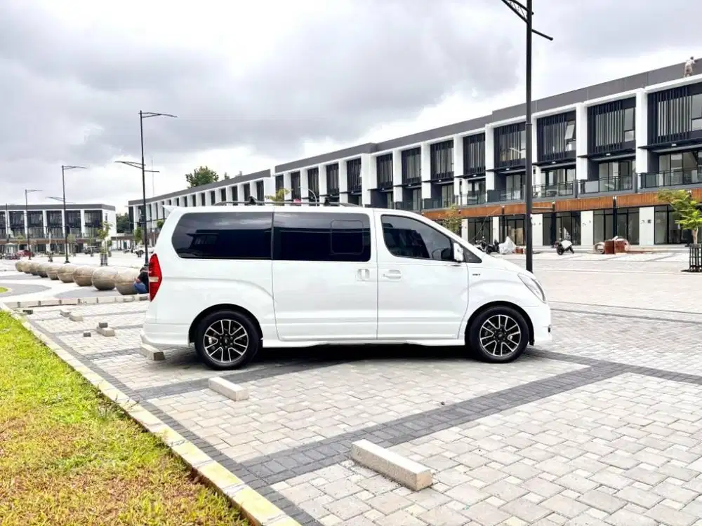 Hyundai H1 H-1 Royale Limited 2.5 VGT Diesel 2018 MULUS