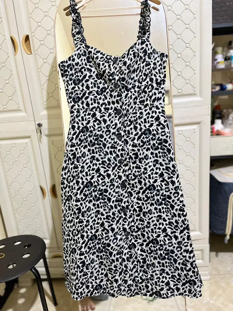 Dress panjang hitam putih tanpa lengan