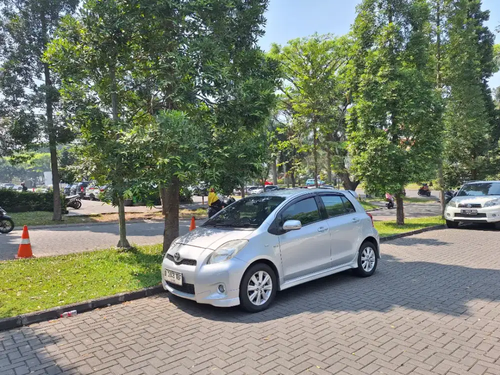 Toyata Yaris (Bakpau) tipe E tahun 2013 Automatic