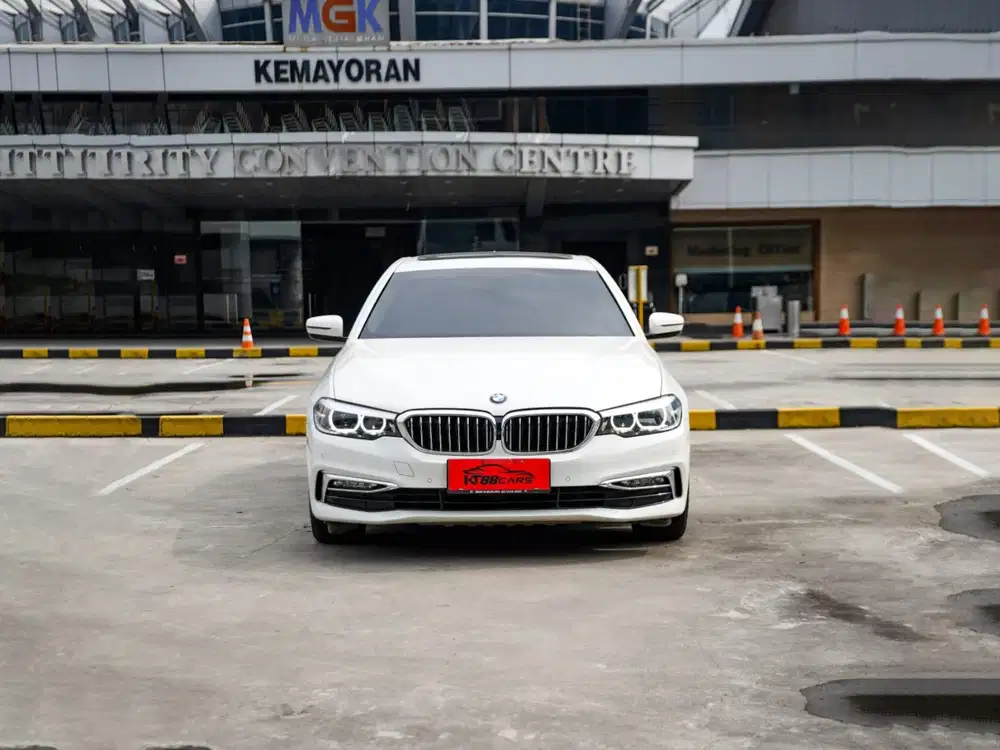 BMW 530i LUXURY G30 2.0 MATIC 2018 ( km low ) GANJIL