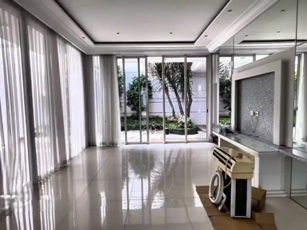 Terawat Kondisi Semi Furnish Rumah Lariz Ville, Pakuwon Indah