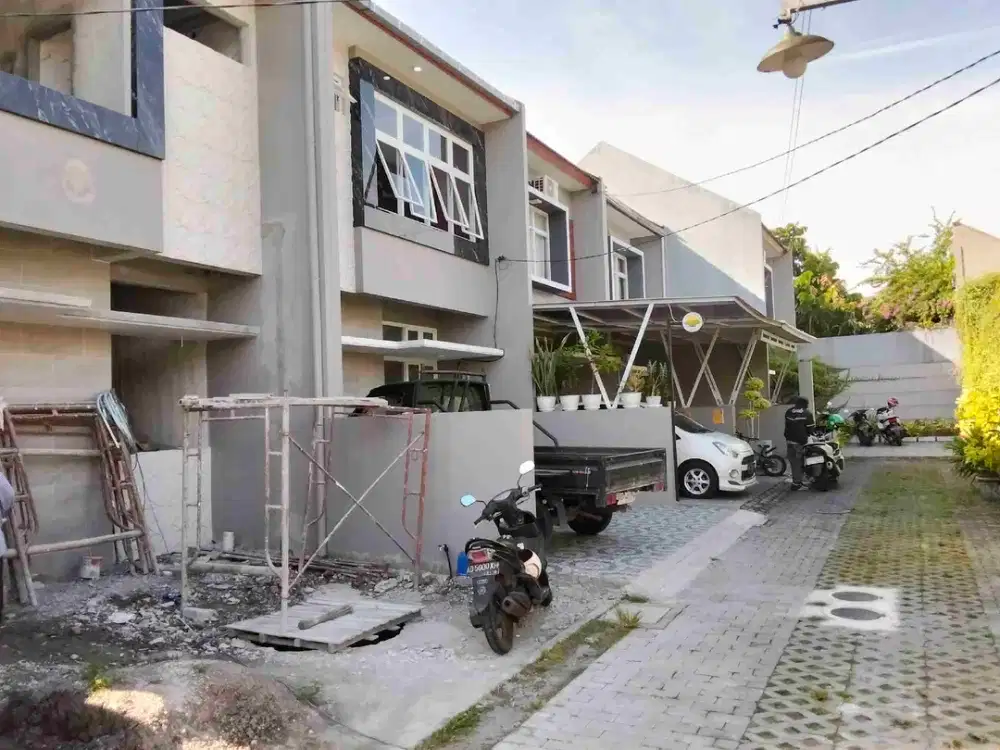 Rumah Baru dekat Grand Mall , Modern Minimalis, Penumping Laweyan SOLO, Surakarta.