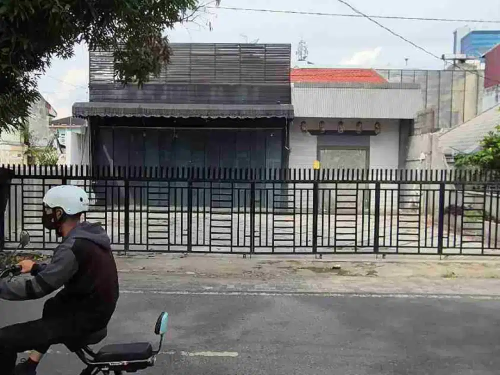 disewakan showroom/rumah/tanah posisi terbaik inti kota Medan jln Hasanudin