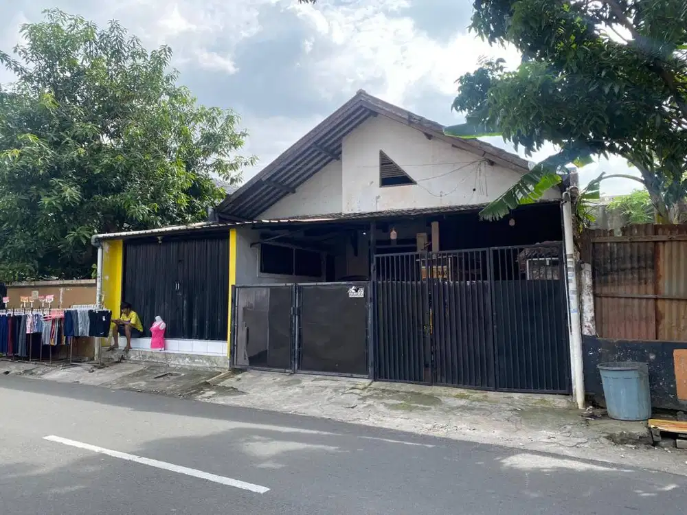 Di jual rumah tinggal beserta tempat usaha di daerah Jakarta Selatan