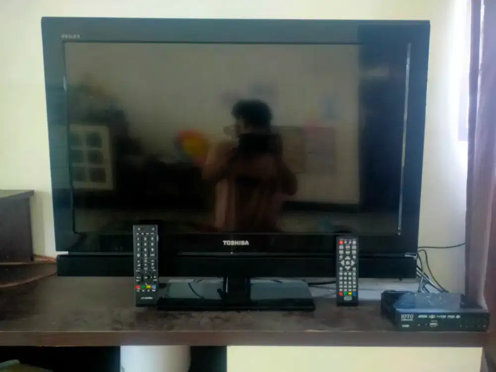 TV LED/LCD TOSHIBA REGZA+SPEAKER 32 INCH (ANALOG)