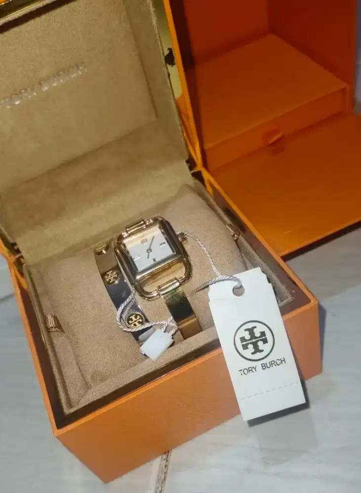 Jam tangan merk tory brush