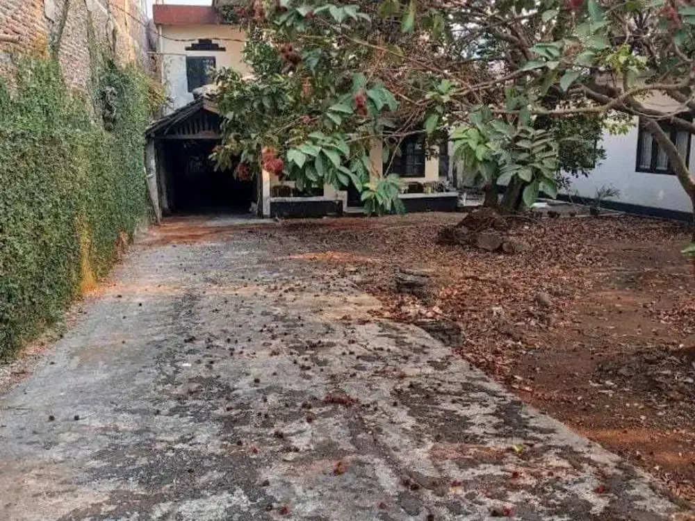 DIJUAL RUMAH DIATAS TANAH YANG LUAS KAWASAN PONDOK PINANG JAKSEL