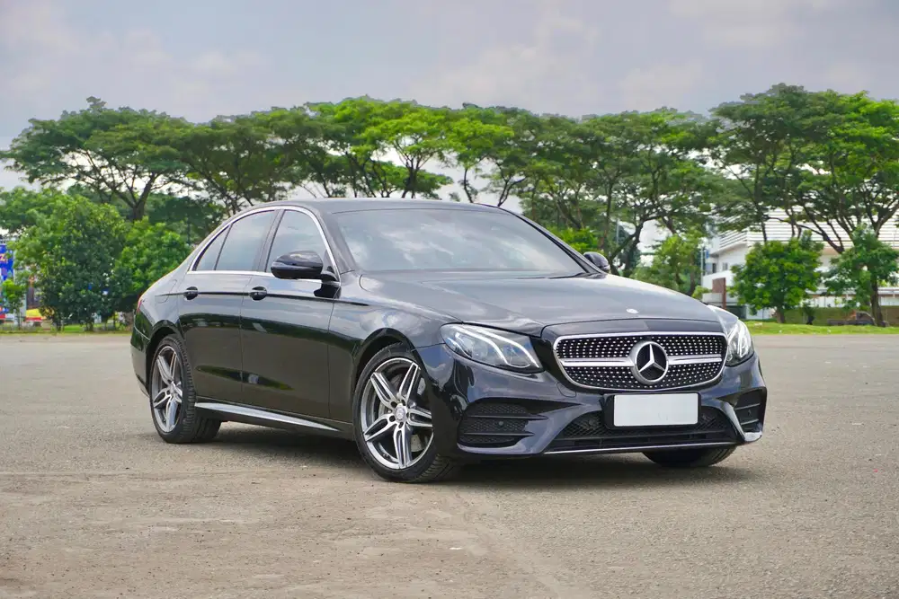 LOW ODOMETER ! MERCEDES BENZ MERCY E300 AMG W213 2017 / 2018