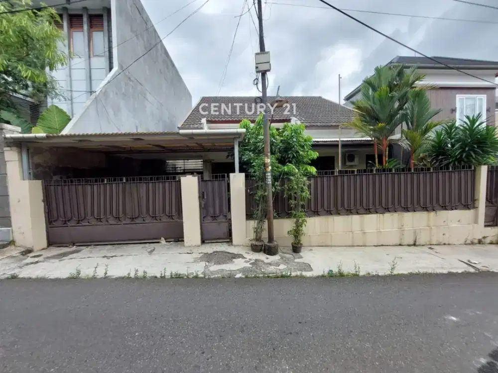 Rumah Siap Huni Lokasi Strategis Dan Terawat Di Kebayoran Baru