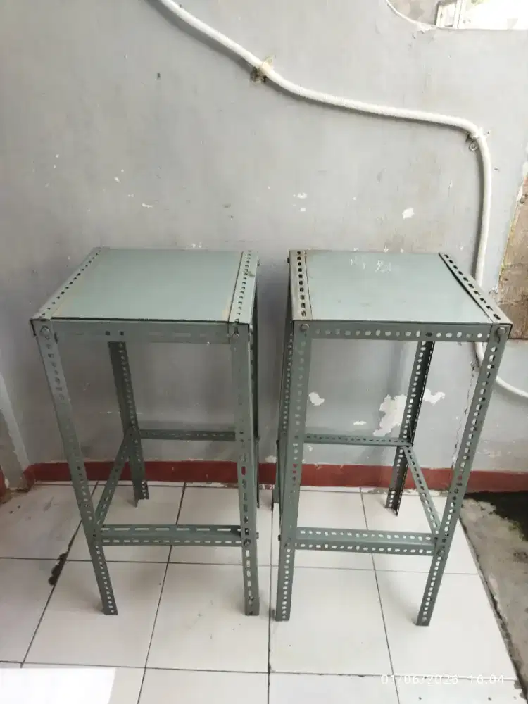 Meja Besi Multifungsi