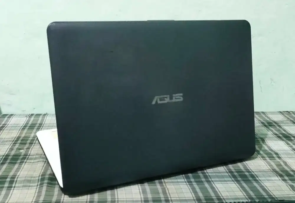 Asus a442ur slim Dualvga core i5gen8/8/256 siap game design coding