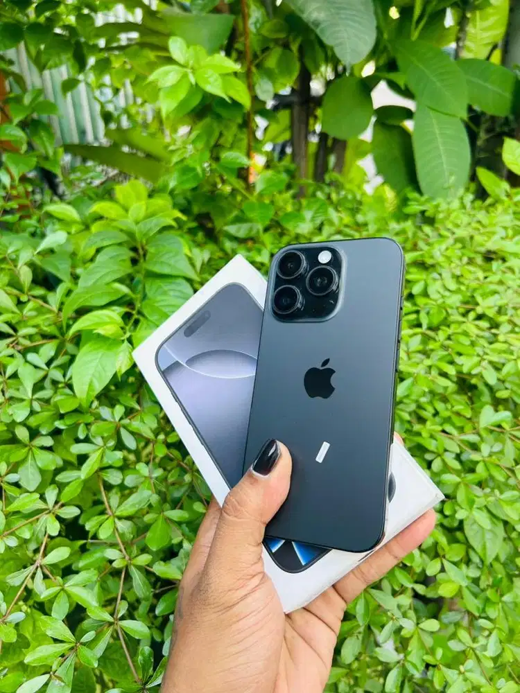 Iphone 16 pro 128GB ibox garansi on April 2026 Black Titanium