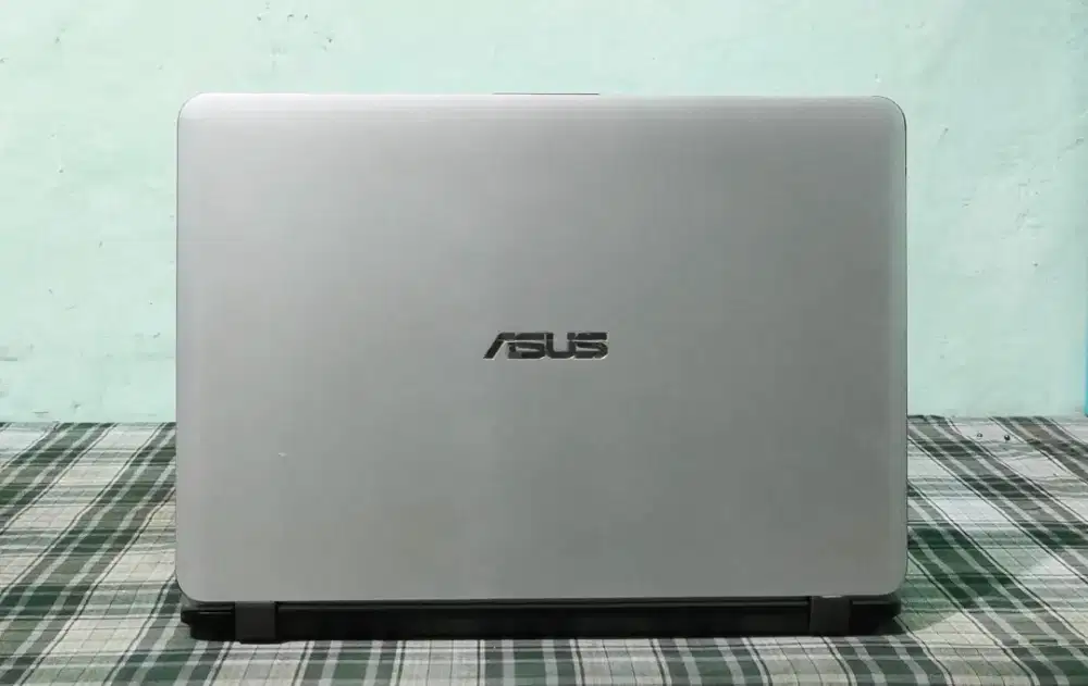 Asus Vivobook a407ma ultraslim Intel n4000 ram4 hdd1tb batre awet 3jam
