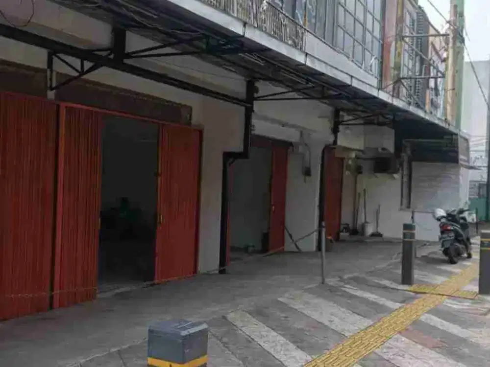disewakan ruko strategis 1 lantai luas 230 di Margonda raya Depok Jawa Barat
