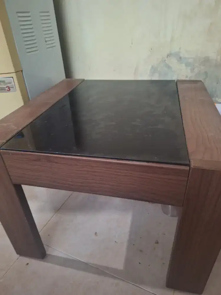 Dijual Meja Mini Plus Kaca