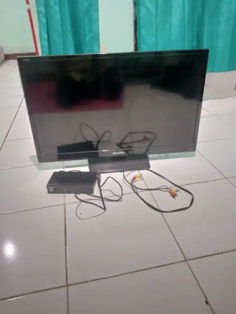Televisi SHARP LCD bekas