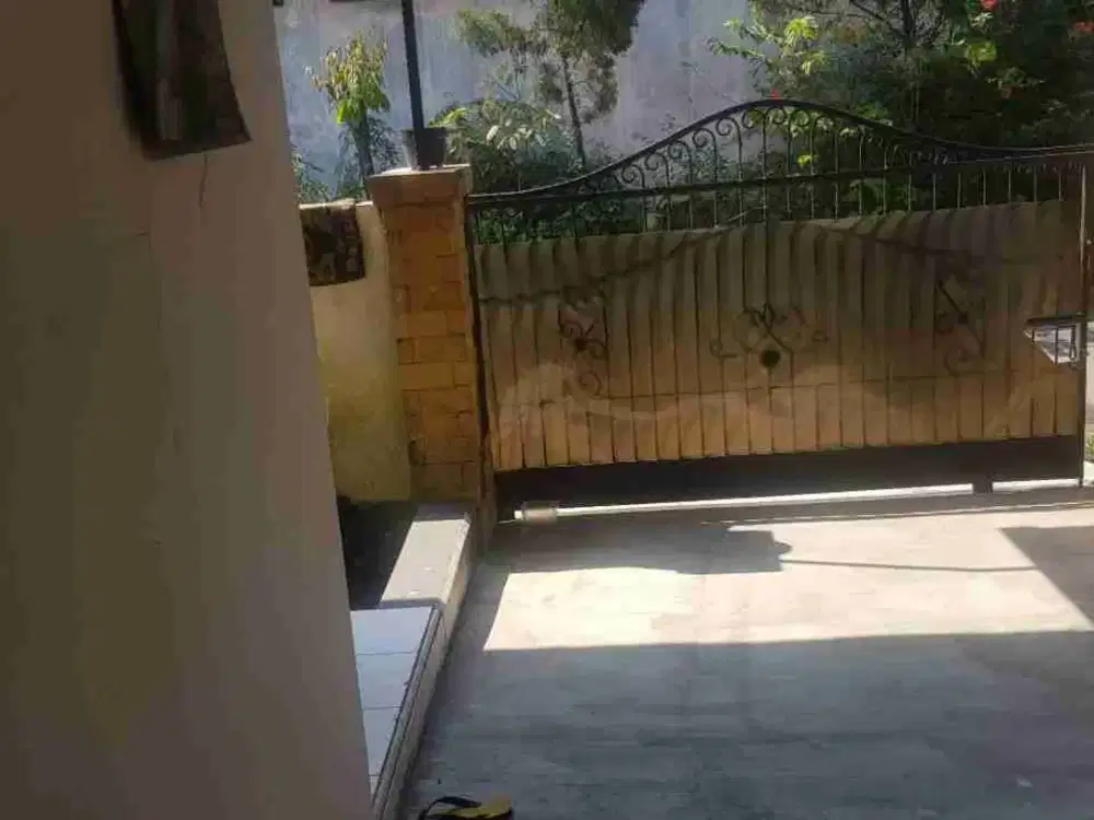 di jual rumah 2 lantai lokasi strategis dibintaro