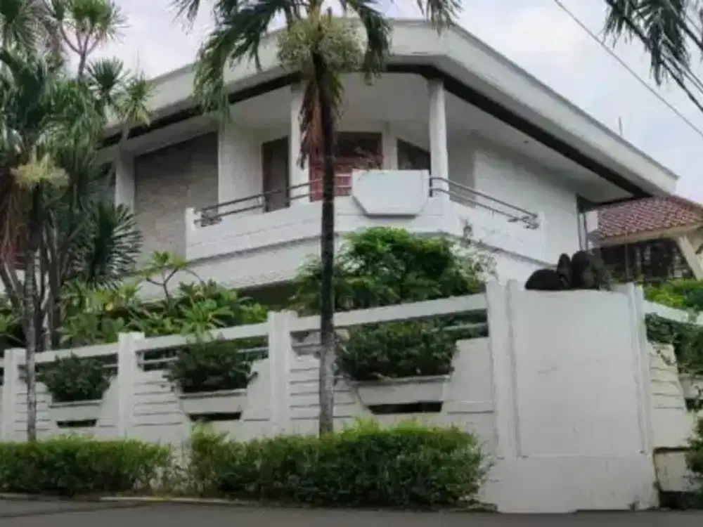 Ton - Dijual Rumah Taman Villa Posisi Hook 5 Kamar Semi Furnish