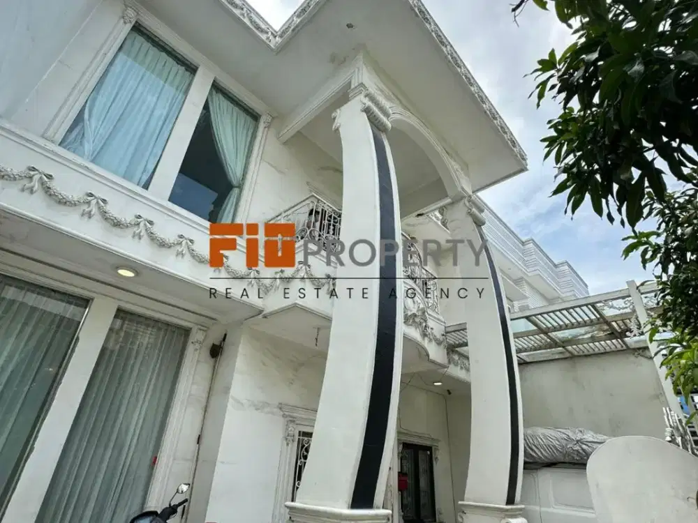 DI JUAL VILLA MEWAH  KOMP CEMARA ASRI