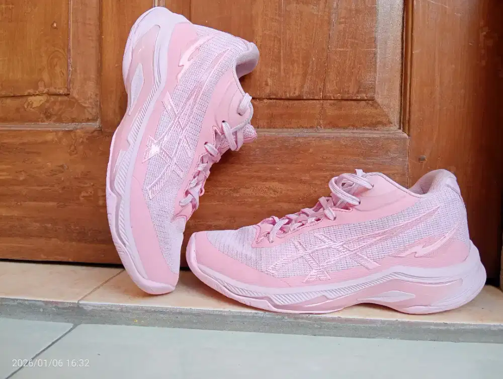Sepatu volley asics netbuner 4 pink