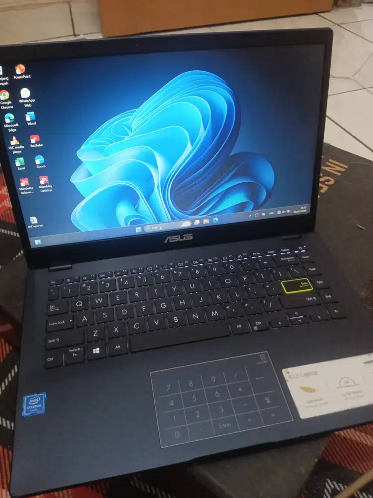 Asus vivoobok A146MAO