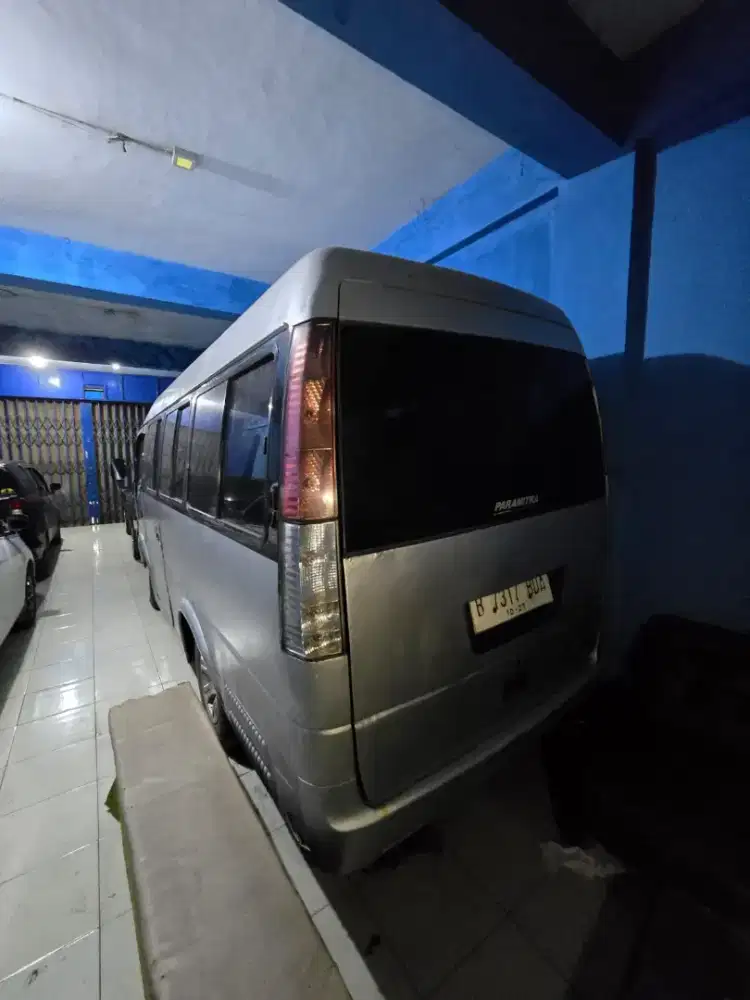 Jual  mobil isuzu elf mini bus diesel 2013