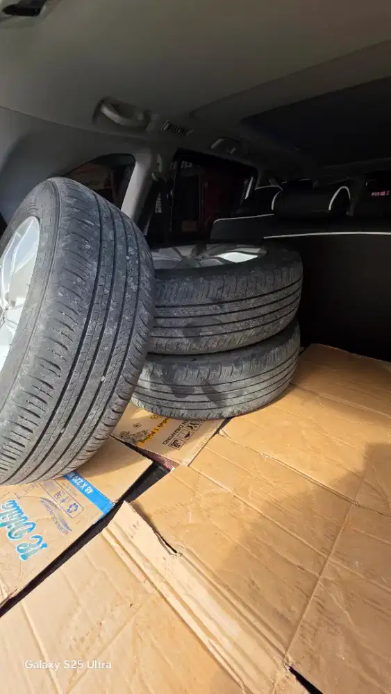 Ban dan velg 17inci bekas copotan zenix 1set 4pcs