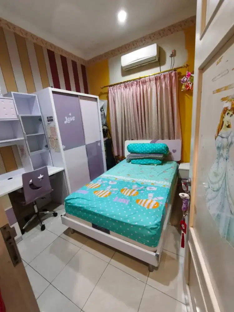 Kamar set anak  warna unggu  merk atria