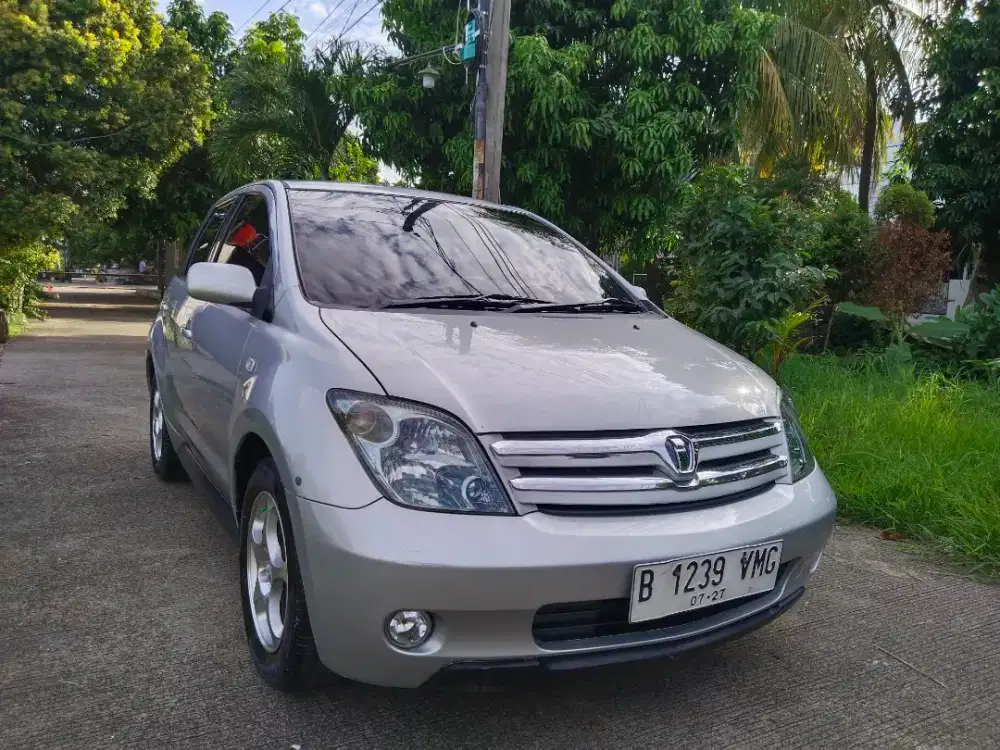 Toyota ist CBU 1.5 AT 2004