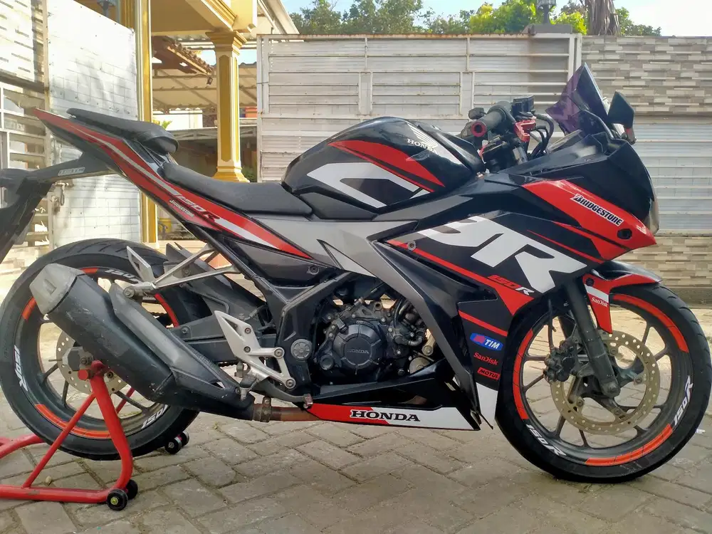 Honda CBR facelift pajak hidup lengkap sehat keterangan detail dibawah