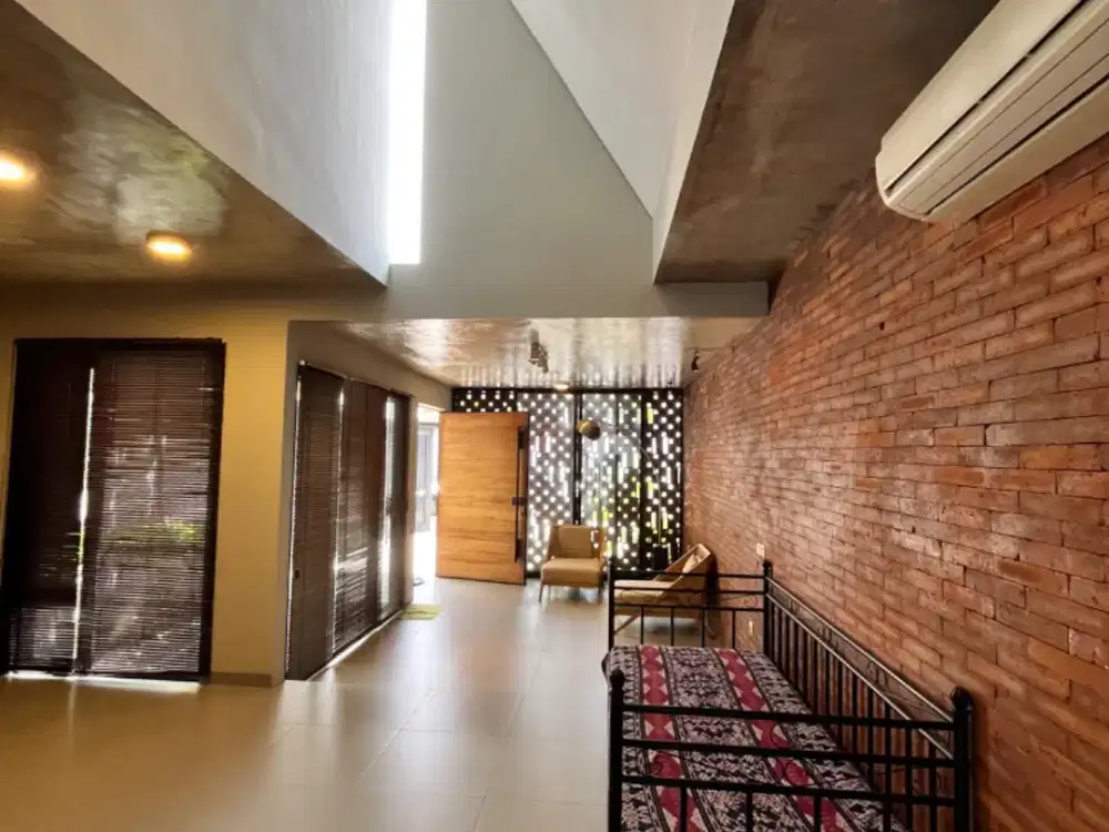Rumah Industrial buat keluarga modern di Pondok Ranji Bintaro