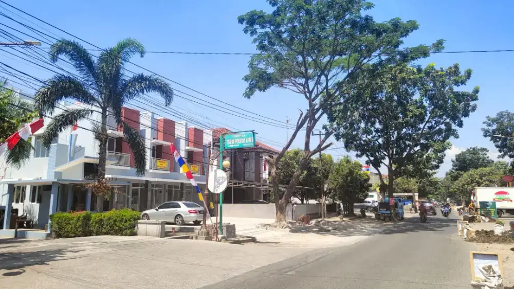 Disewakan Ruko 2 lt, 1 KM/WC, parkir luas, jalan lebar fee 5%