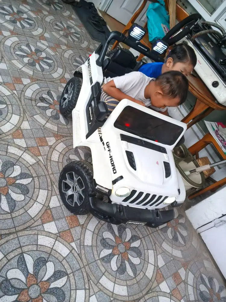 Jual cepat mobil aki anak jeep rubicon minus remote