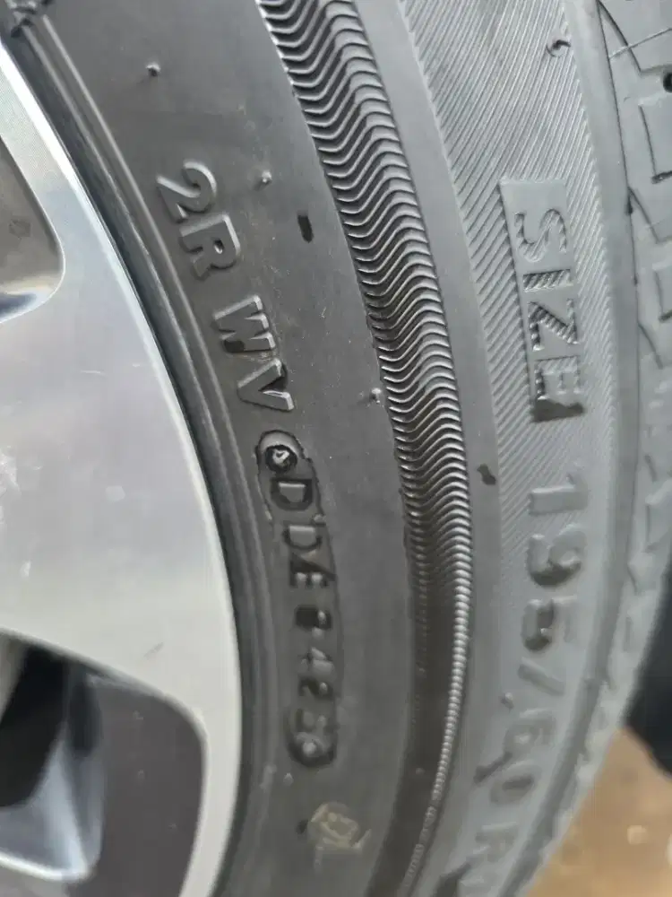 Ban 195/60 R16  4PCS bekas tapi baru