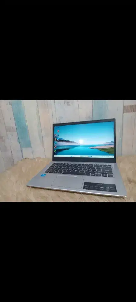 Acer Aspire A514-54

Intel Core i3-1115G4 3.00GHz 

Ram 8 Ssd 512