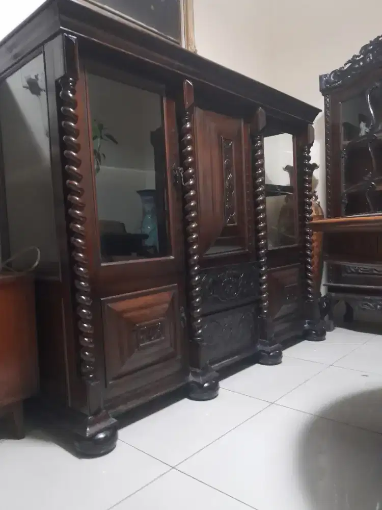 Dijual lemari bisa untuk pajangan.dll.