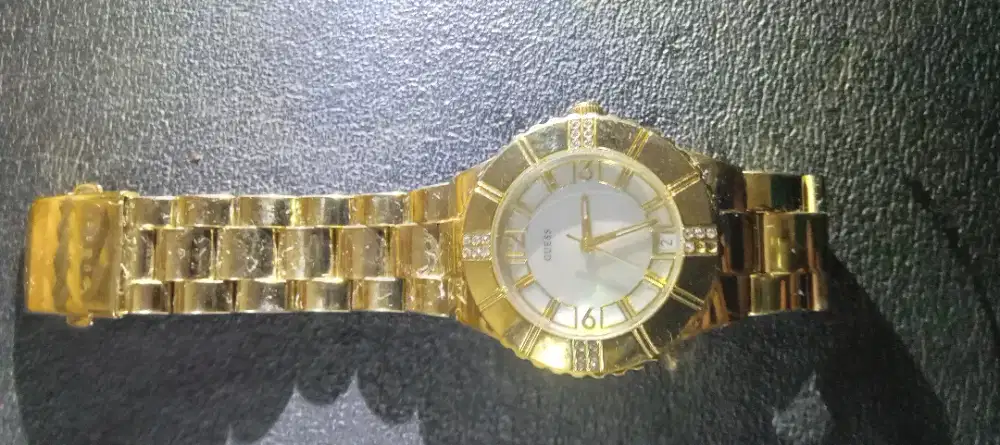Guess jam tangan wanita original siap pakai nego cod rungkut gan