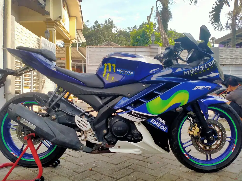 Yamaha R 15 lengkap motor sehat walafiat keterangan detail dibawah