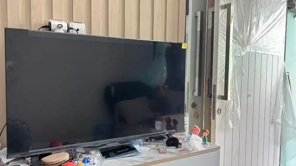 Dijual TV Toshiba android dan Kulkas Itachi 2 pintu kapasitas gede