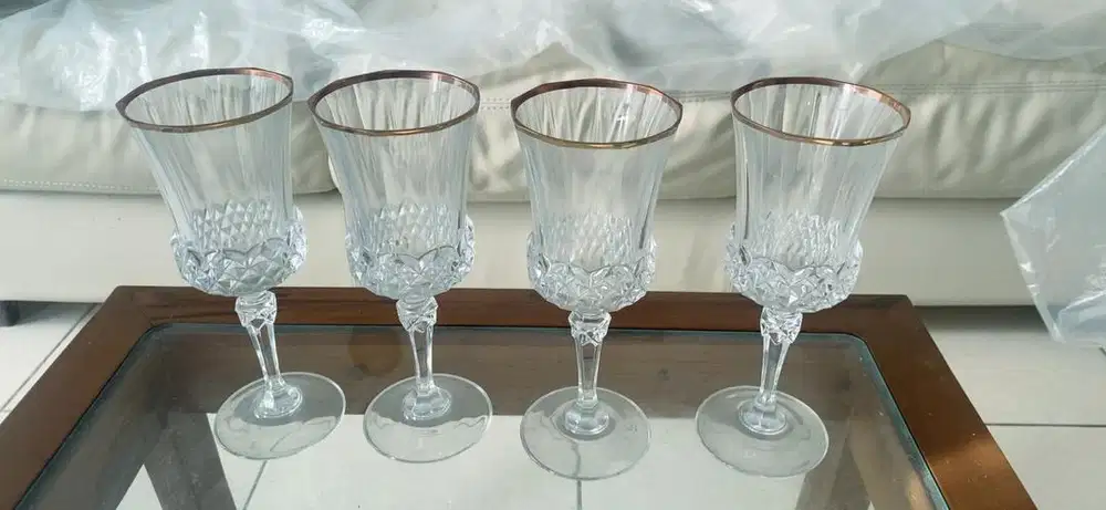 Gelas kristal kaki tinggi ( 4 buah )