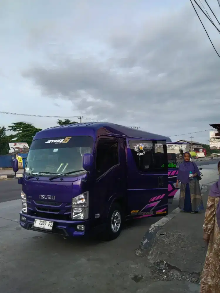 Sewa Elf Giga 19 seat