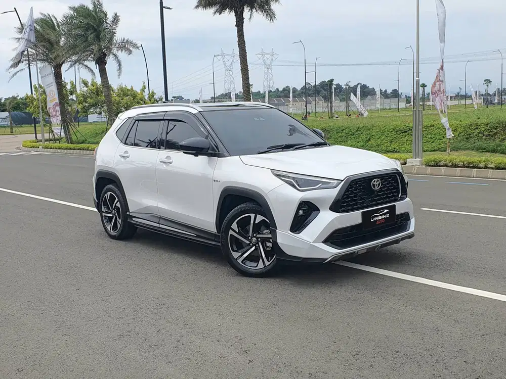 TOYOTA YARIS CROSS 1.5 GR TSS HYBRID 2024 2023 PUTIH