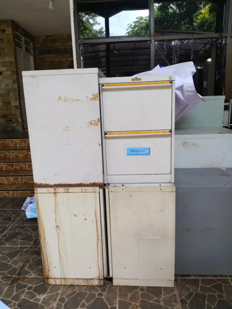 Lemari besi loker Kantor